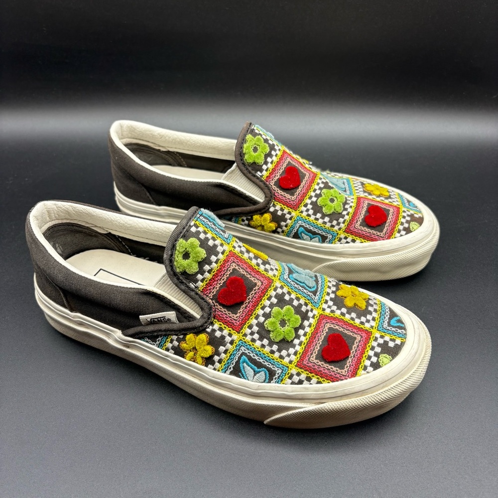 Vans Classic Slip ons, Black, Embroidered design, Unisex, Men’s 4.5, Women’s 6